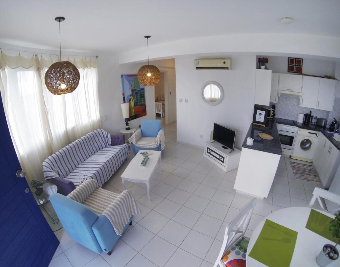 Mia'S Cove Apartment Paphos Bagian luar foto