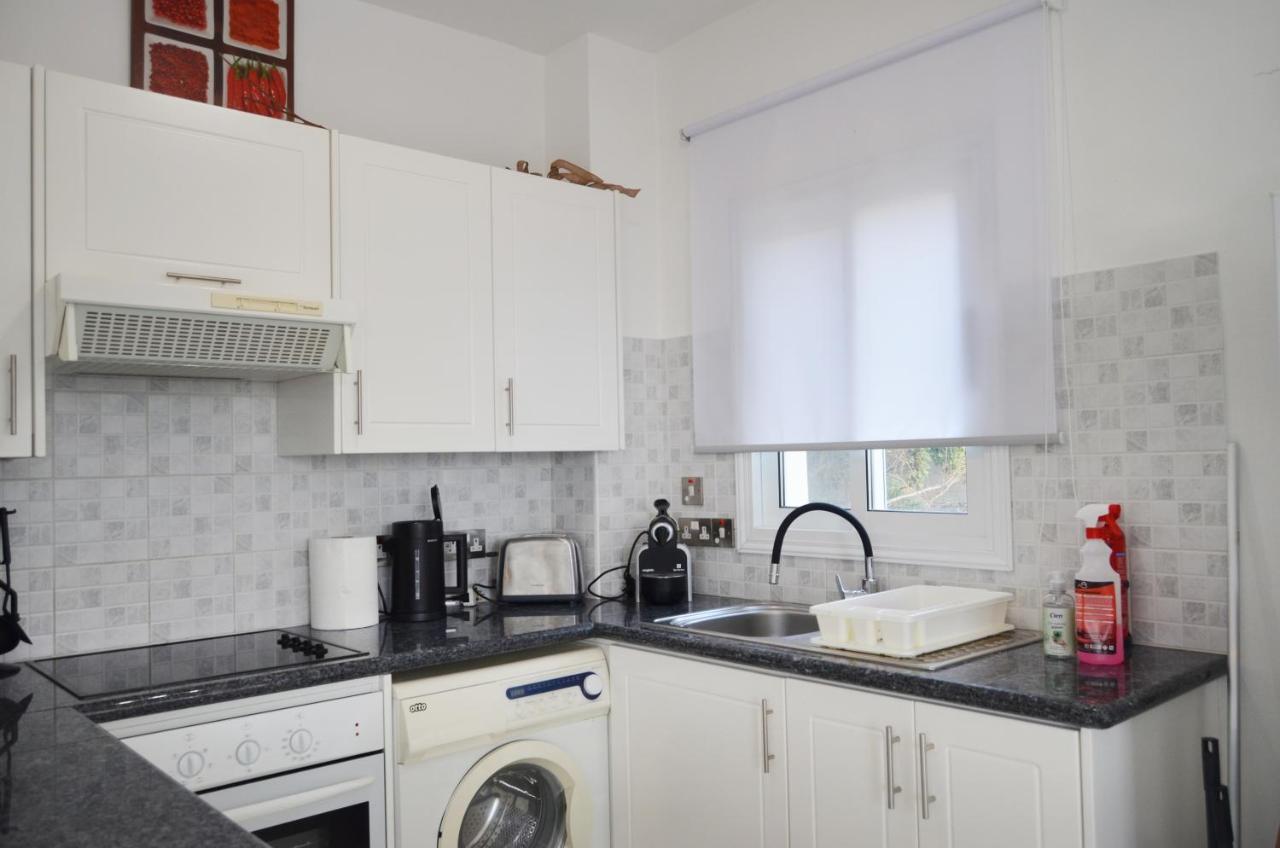 Mia'S Cove Apartment Paphos Bagian luar foto