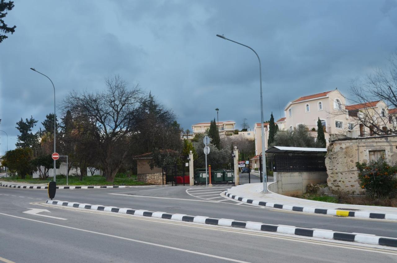 Mia'S Cove Apartment Paphos Bagian luar foto