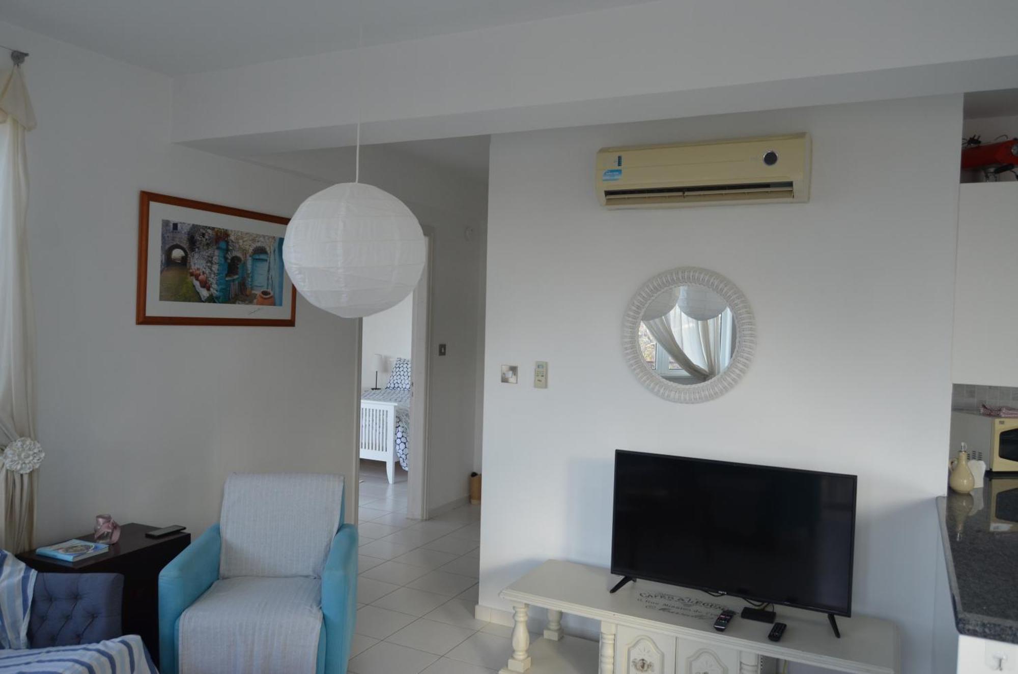 Mia'S Cove Apartment Paphos Bagian luar foto