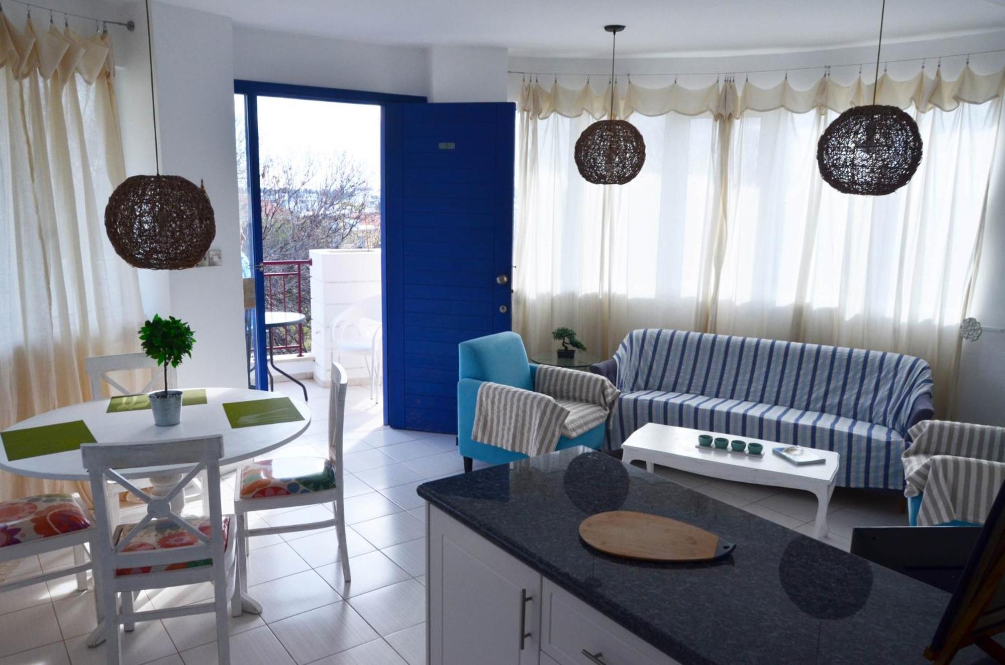 Mia'S Cove Apartment Paphos Bagian luar foto